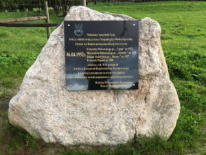 Obelisk we wsi Rudzie koło Gołdapi ku czci Żołnierzy Niezłomnych AK-WIN.